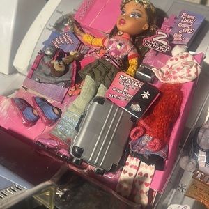 2 Bratz dolls